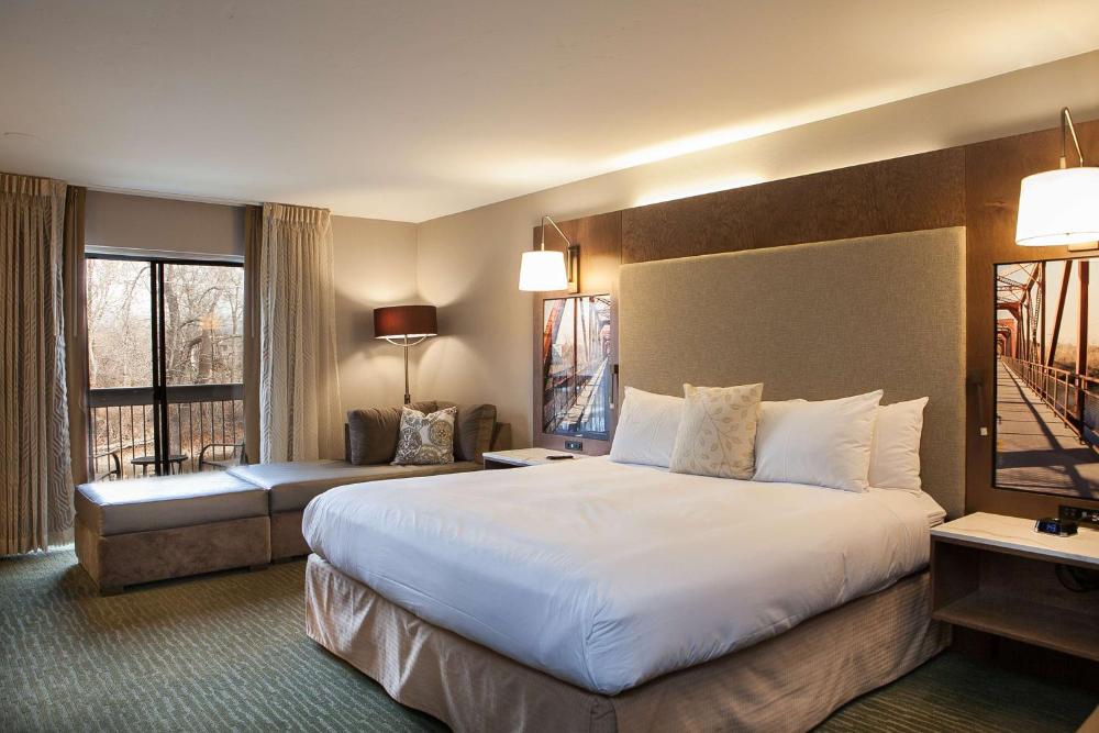 King Room with River View interior
